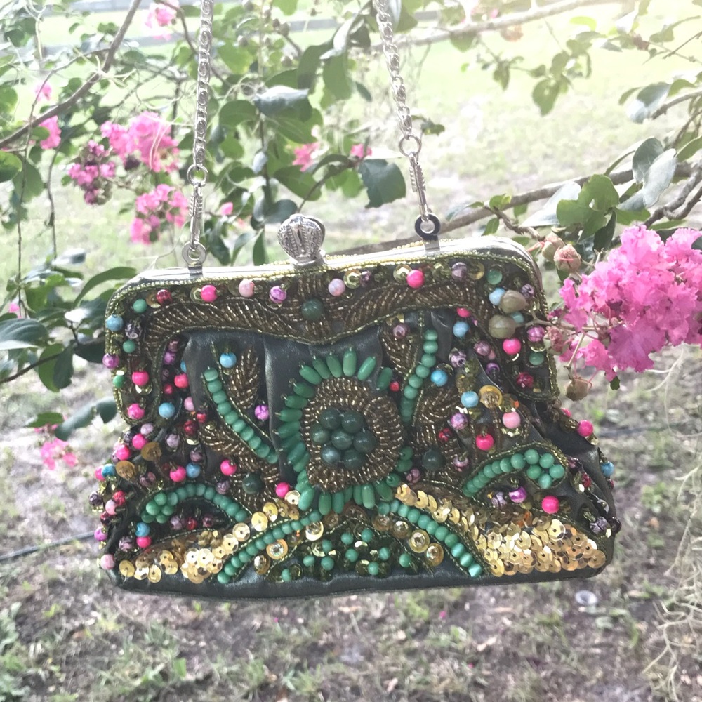 Exquisite Beaded Purse with Silver 24” Chain - Picture 4 of 5